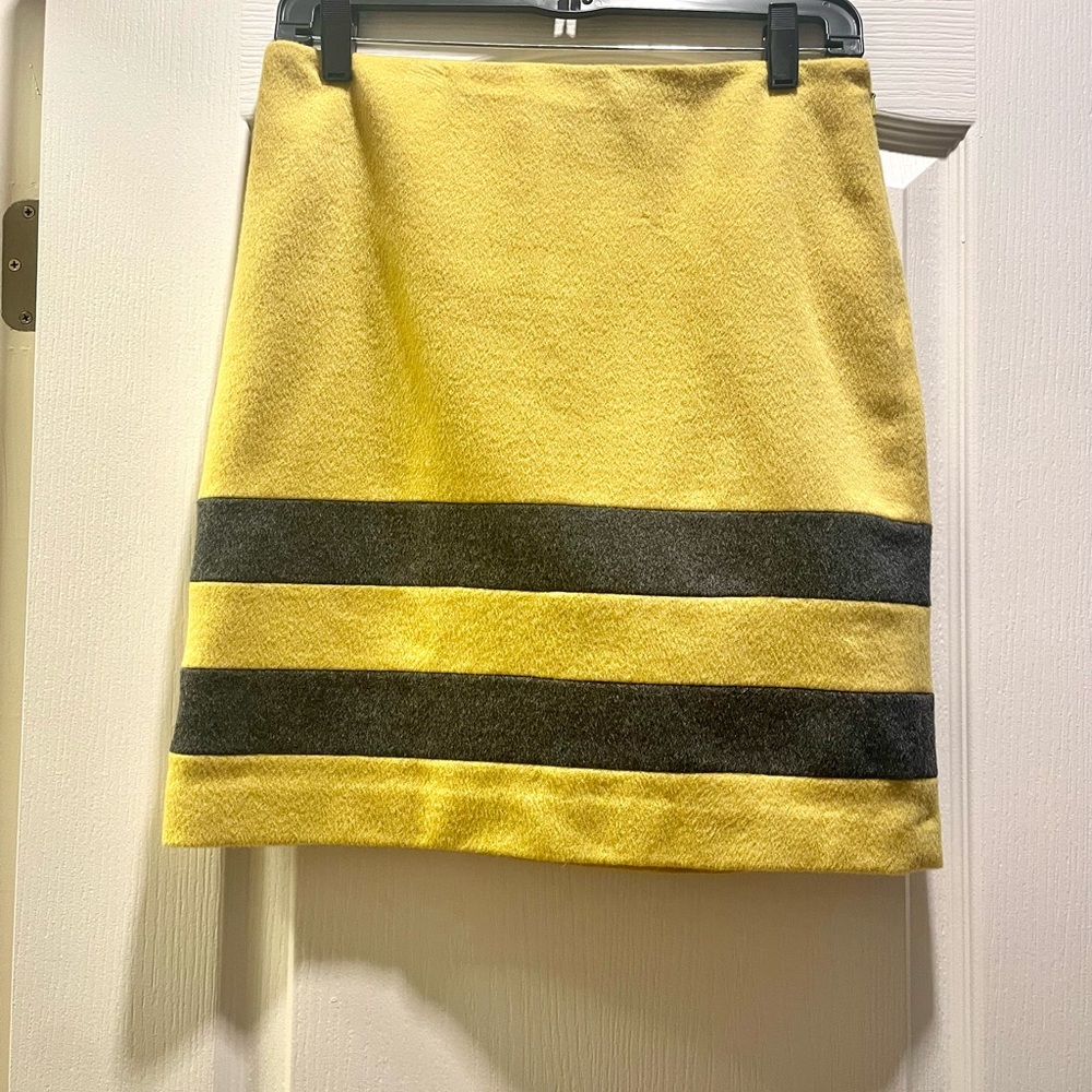 J.McLaughlin size 4 wool and cashmere skirt in gold and charcoal.
